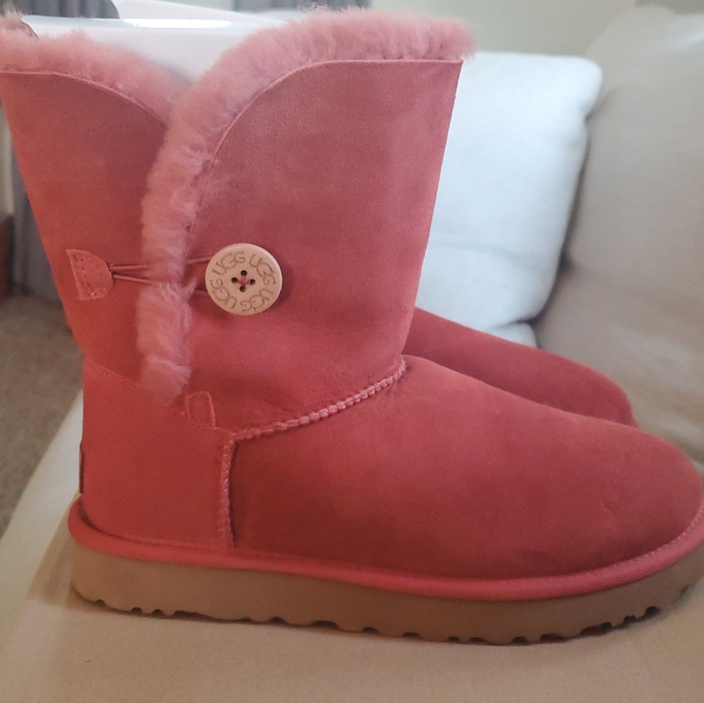 UGG Pink Button-Trim Classic Short Boots
